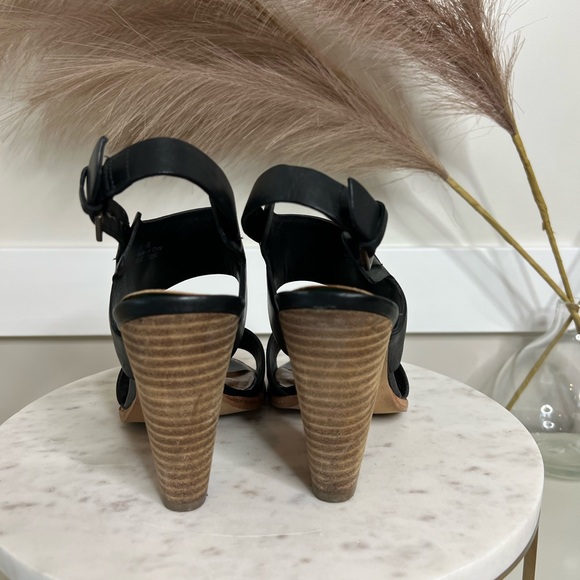 Clarks 9 heel sandal - Picture 3 of 8